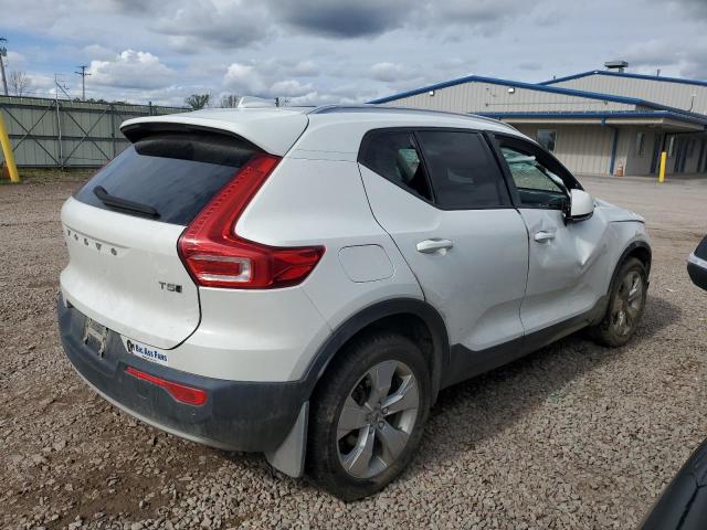 YV4162UK9L2270070 - 2020 VOLVO XC40 T5 MOMENTUM WHITE photo 3