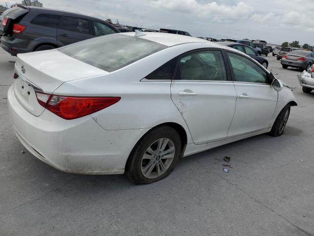 5NPEB4AC6BH295207 - 2011 HYUNDAI SONATA GLS WHITE photo 3