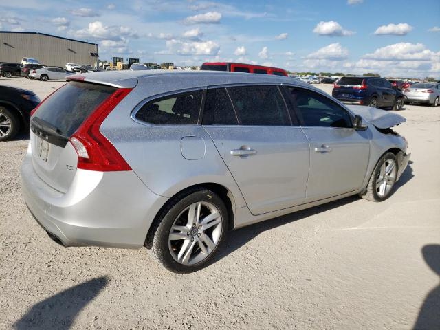 YV140MEB3F1190649 - 2015 VOLVO V60 PREMIER SILVER photo 3