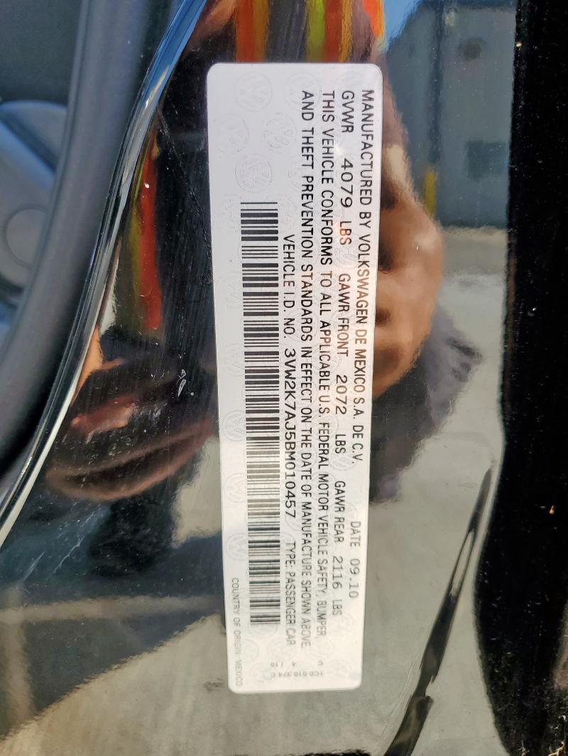 3VW2K7AJ5BM010457 - 2011 VOLKSWAGEN JETTA BASE BLACK photo 12