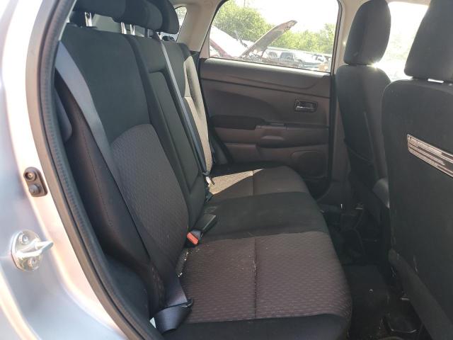 JA4AP3AU6HZ012965 - 2017 MITSUBISHI OUTLANDER ES 银色 照片 11