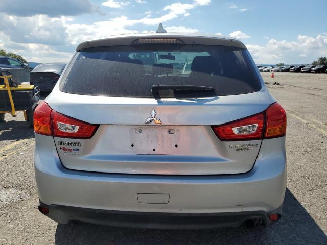 JA4AP3AU6HZ012965 - 2017 MITSUBISHI OUTLANDER ES 银色 照片 6