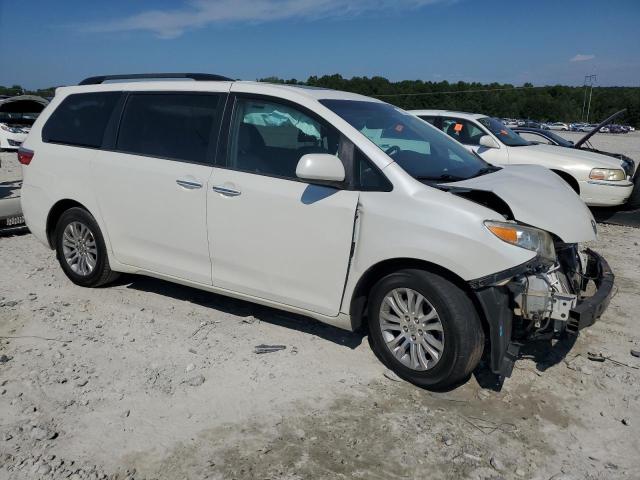 5TDYK3DC2FS683487 - 2015 TOYOTA SIENNA XLE WHITE photo 4