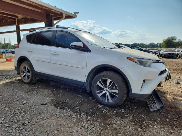 JTMWFREV4HD102486 - 2017 TOYOTA RAV4 XLE WHITE photo 4