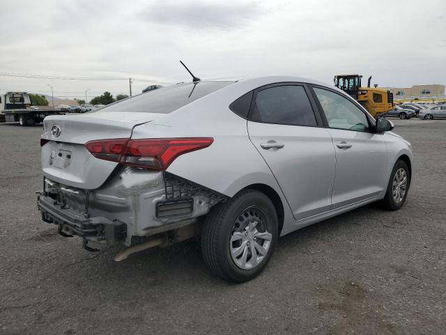 3KPC24A31JE024419 - 2018 HYUNDAI ACCENT SE Күміс фото 3