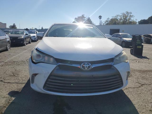 4T1BF1FK0FU960180 - 2015 TOYOTA CAMRY LE WHITE photo 5