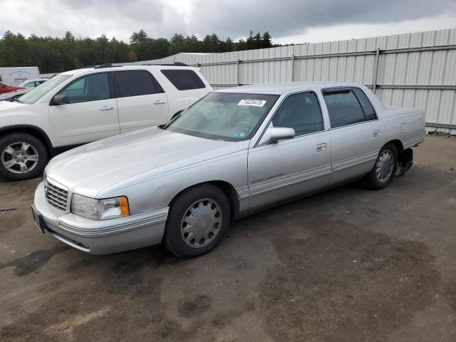 1G6KF5498XU734789 - 1999 CADILLAC DEVILLE CONCOURS SILVER photo 1