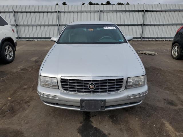 1G6KF5498XU734789 - 1999 CADILLAC DEVILLE CONCOURS SILVER photo 5