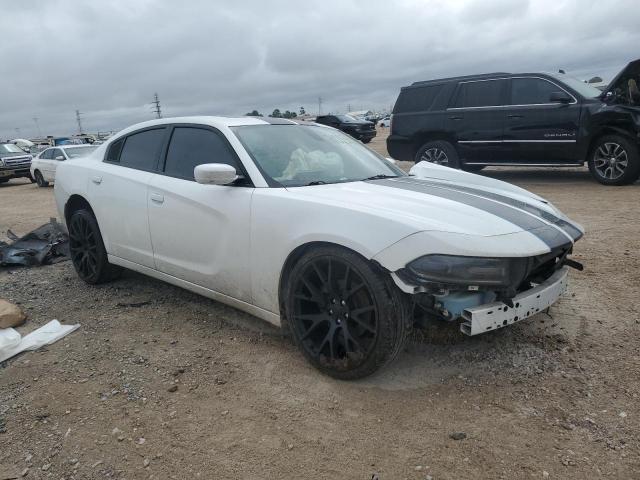 2C3CDXBGXKH692047 - 2019 DODGE CHARGER SXT WHITE photo 4