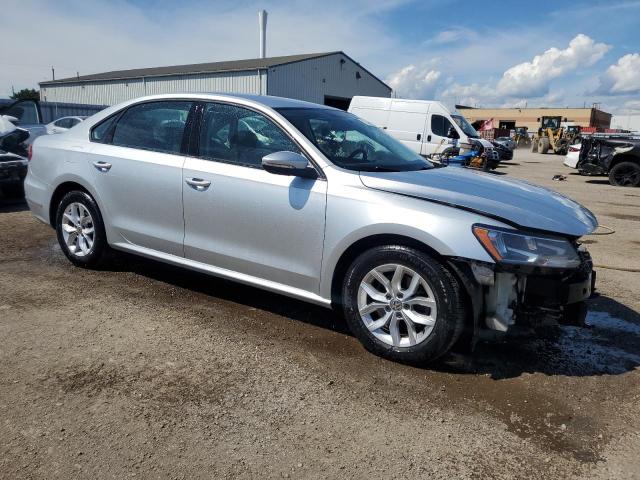 1VWAA7A31JC028194 - 2018 VOLKSWAGEN PASSAT S Gümüş foto 4