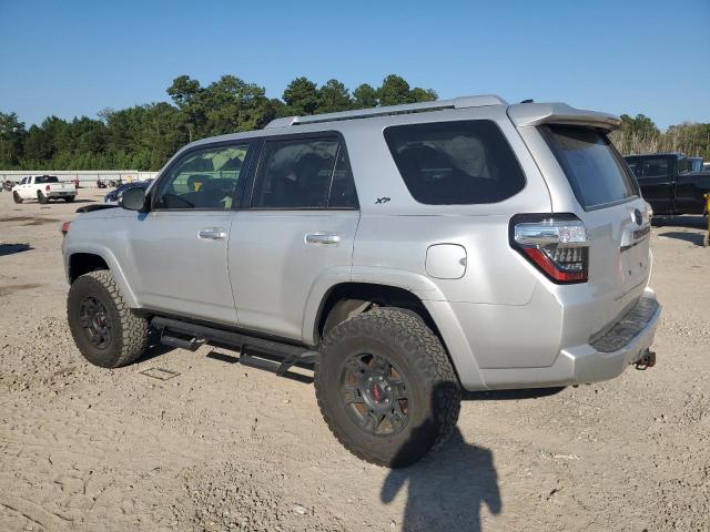 JTEBU5JR2J5589866 - 2018 TOYOTA 4RUNNER SR5/SR5 PREMIUM Gümüş foto 2