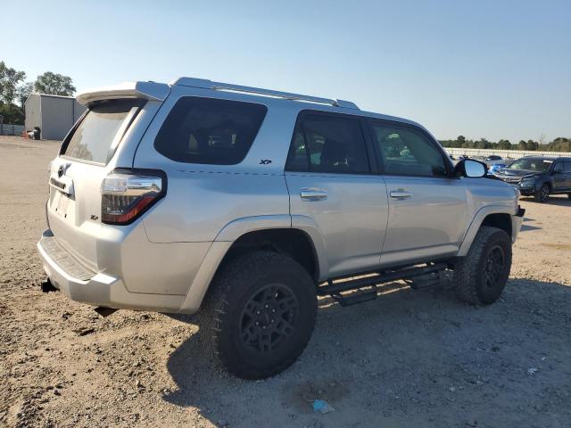 JTEBU5JR2J5589866 - 2018 TOYOTA 4RUNNER SR5/SR5 PREMIUM Gümüş foto 3