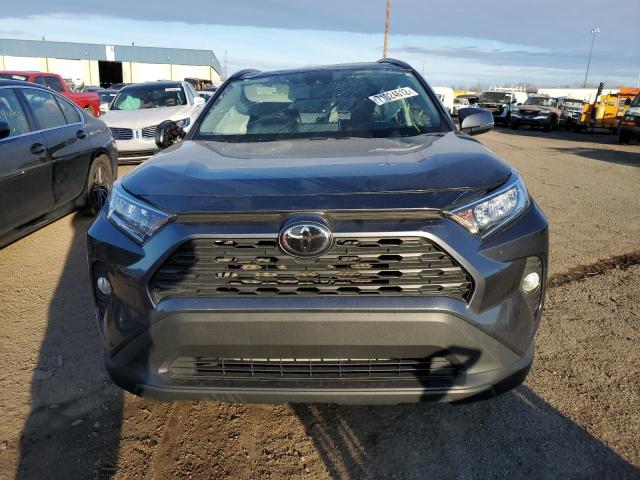 2T3C1RFV0MC108364 - 2021 TOYOTA RAV4 XLE PREMIUM GRAY photo 5