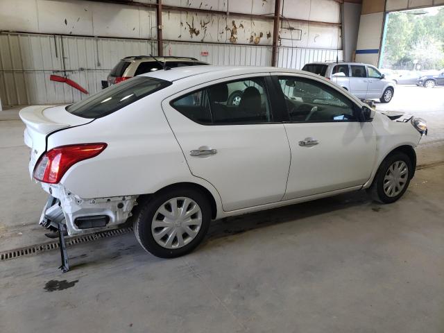 3N1CN7AP7JK392751 - 2018 NISSAN VERSA S WHITE photo 3