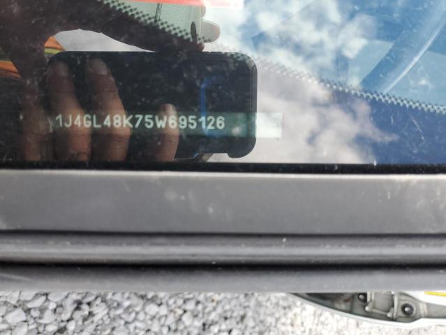 1J4GL48K75W695126 - 2005 JEEP LIBERTY SPORT SILVER photo 13