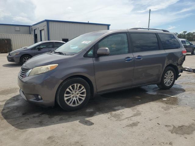 2013 TOYOTA SIENNA XLE, 
