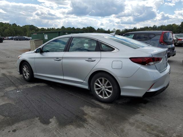5NPE24AF3KH801974 - 2019 HYUNDAI SONATA SE SILVER photo 2