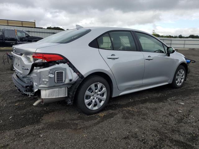 JTDBCMFE7R3067913 - 2024 TOYOTA COROLLA LE ვერცხლისფერი ფოტო 3