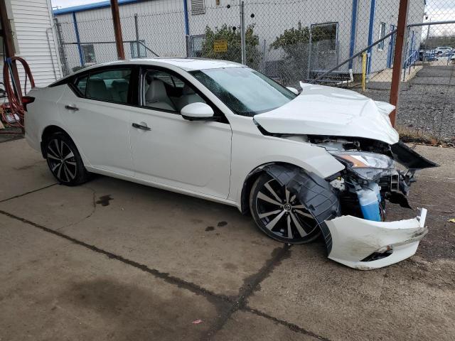 1N4BL4FW4MN302439 - 2021 NISSAN ALTIMA PLA WHITE photo 4