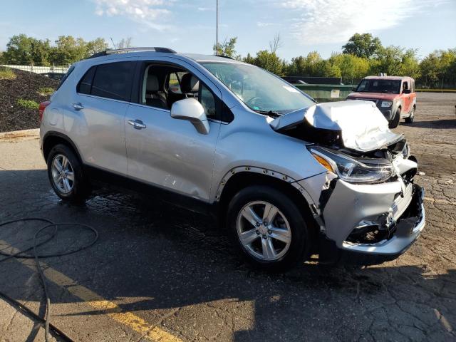 KL7CJLSB8JB585293 - 2018 CHEVROLET TRAX 1LT 银色 照片 4