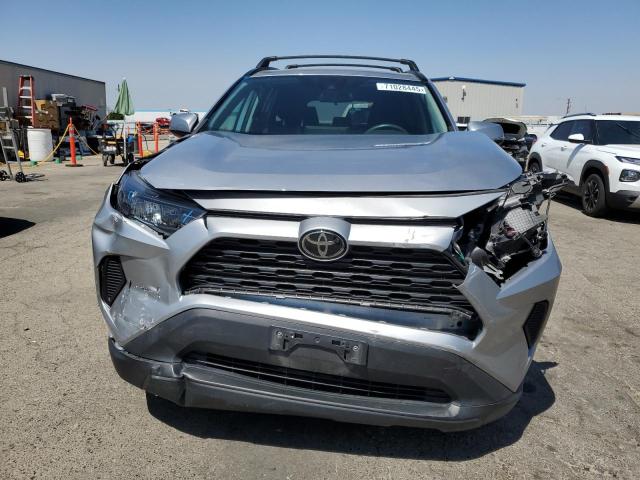 2T3K1RFVXLC046045 - 2020 TOYOTA RAV4 LE SILVER photo 5