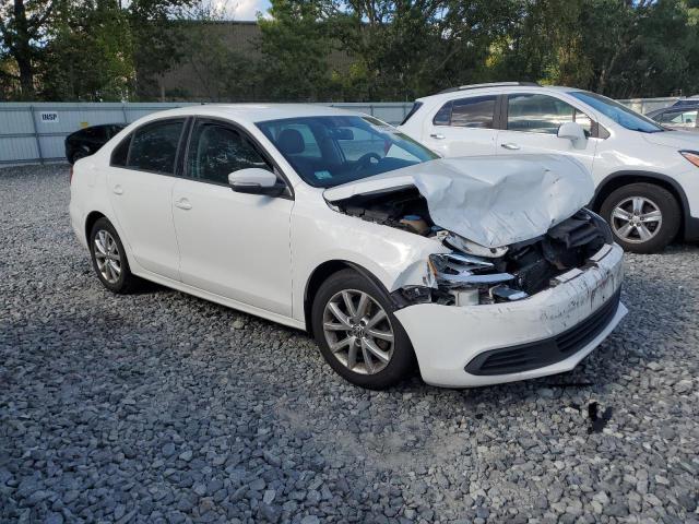 3VWDZ7AJ6BM099346 - 2011 VOLKSWAGEN JETTA SE 白色 照片 4