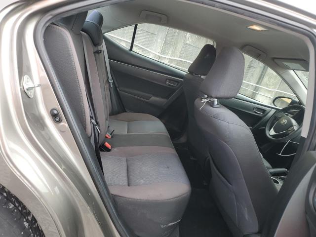 5YFBURHE9JP780475 - 2018 TOYOTA COROLLA L GRAY photo 10
