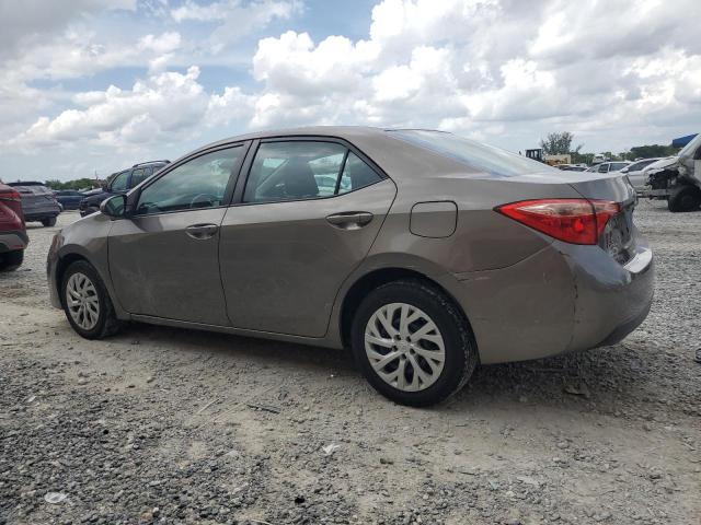 5YFBURHE9JP780475 - 2018 TOYOTA COROLLA L GRAY photo 2