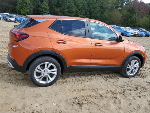 KL4MMBS2XPB102561 - 2023 BUICK ENCORE GX PREFERRED ORANGE photo 3