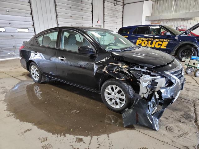 3N1CN7AP1JL862511 - 2018 NISSAN VERSA S BLACK photo 4