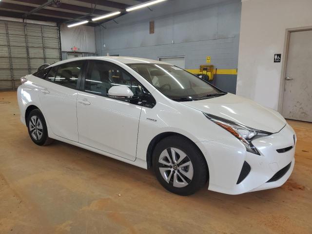 JTDKARFU6J3060241 - 2018 TOYOTA PRIUS WHITE photo 4