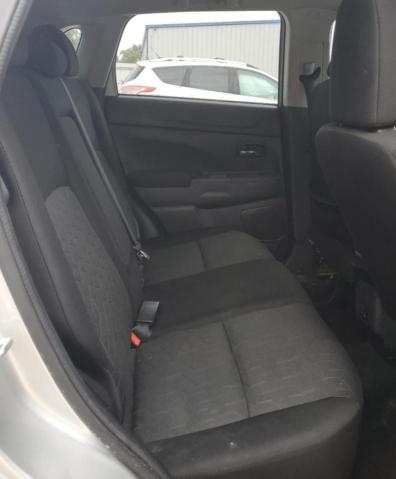 JA4APUAU2NU008491 - 2022 MITSUBISHI OUTLANDER ES Серебристый фото 11