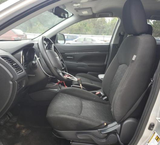 JA4APUAU2NU008491 - 2022 MITSUBISHI OUTLANDER ES Серебристый фото 7