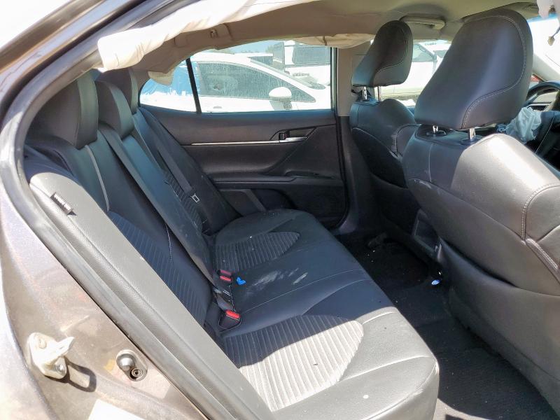 4T1B11HK5JU570065 - 2018 TOYOTA CAMRY L GRAY photo 10