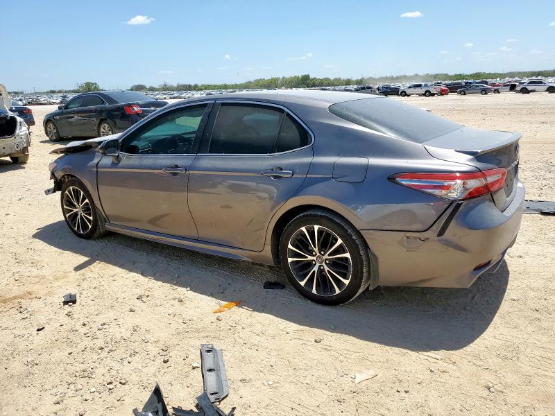 4T1B11HK5JU570065 - 2018 TOYOTA CAMRY L GRAY photo 2