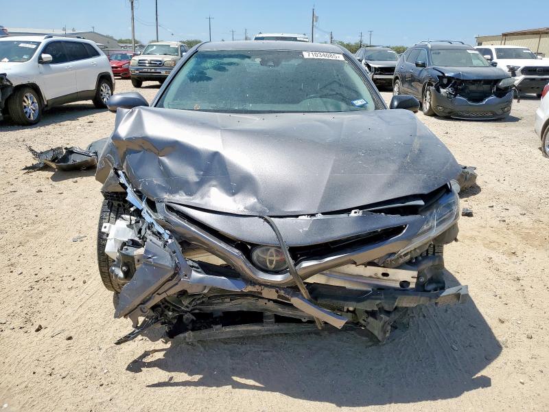 4T1B11HK5JU570065 - 2018 TOYOTA CAMRY L GRAY photo 5