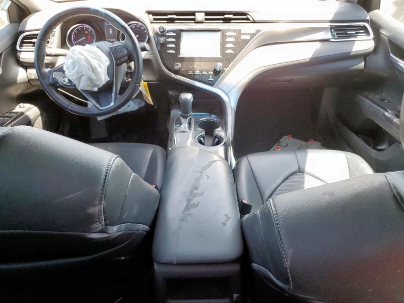 4T1B11HK5JU570065 - 2018 TOYOTA CAMRY L GRAY photo 8