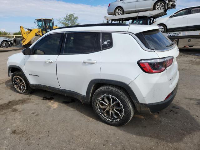 3C4NJDBB7NT110689 - 2022 JEEP COMPASS LATITUDE WHITE photo 2