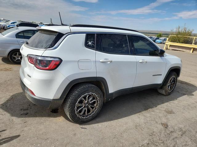 3C4NJDBB7NT110689 - 2022 JEEP COMPASS LATITUDE WHITE photo 3