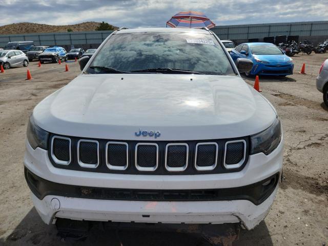 3C4NJDBB7NT110689 - 2022 JEEP COMPASS LATITUDE WHITE photo 5
