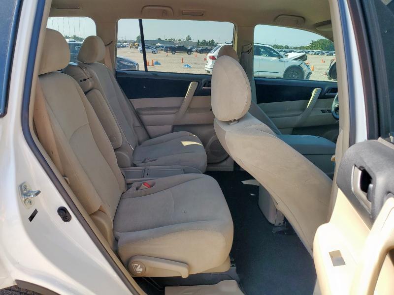 5TDZK3EH9CS089327 - 2012 TOYOTA HIGHLANDER BASE Белый фото 11