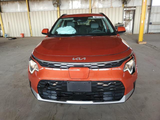 KNDCR3L19P5045962 - 2023 KIA NIRO WIND ORANGE photo 5