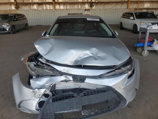 5YFEPMAE4NP325332 - 2022 TOYOTA COROLLA LE Gümüş foto 5