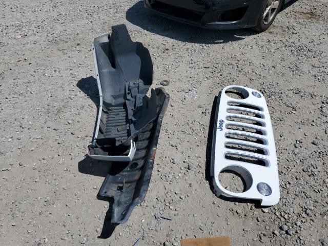 1C4BJWEG5JL936498 - 2018 JEEP WRANGLER UNLIMITED SAHARA 白色 照片 13