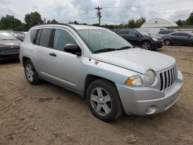 1J8FF47W67D260943 - 2007 JEEP COMPASS GRAY photo 4