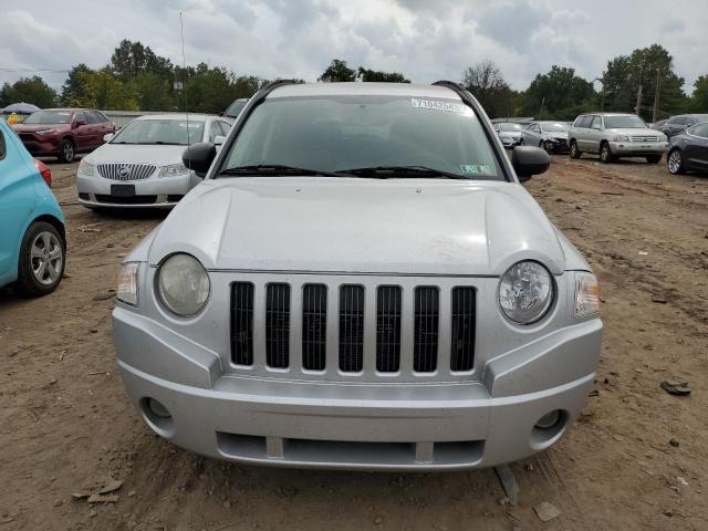 1J8FF47W67D260943 - 2007 JEEP COMPASS GRAY photo 5