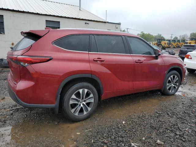 5TDHZRBH8NS584555 - 2022 TOYOTA HIGHLANDER XLE BURGUNDY photo 3