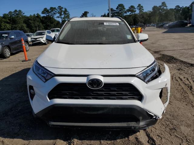 2T3W1RFV2LC042508 - 2020 TOYOTA RAV4 XLE WHITE photo 5
