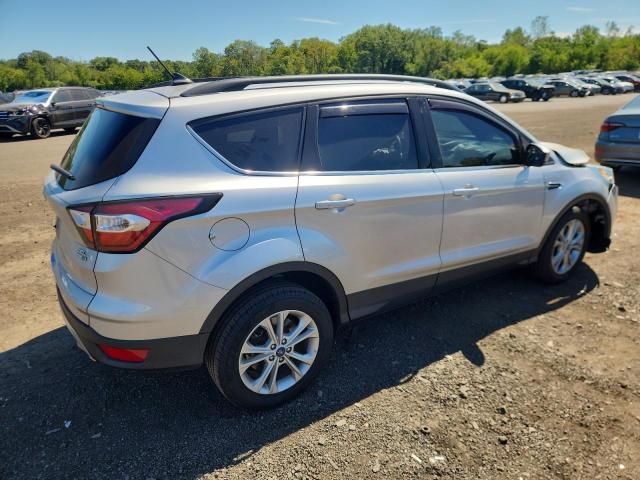 1FMCU9HD2JUA26716 - 2018 FORD ESCAPE SEL SILVER photo 3
