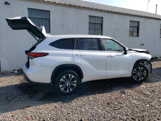 5TDGZRBH1NS163062 - 2022 TOYOTA HIGHLANDER XLE WHITE photo 3